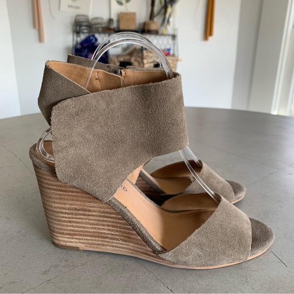 Lucky Brand Rittly Wedge Beige Tan Suede Heels Minimalist Work Casual Neutral 8 - Picture 2 of 11